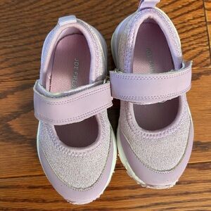 Joe Fresh Toddler size 6 walking shoes